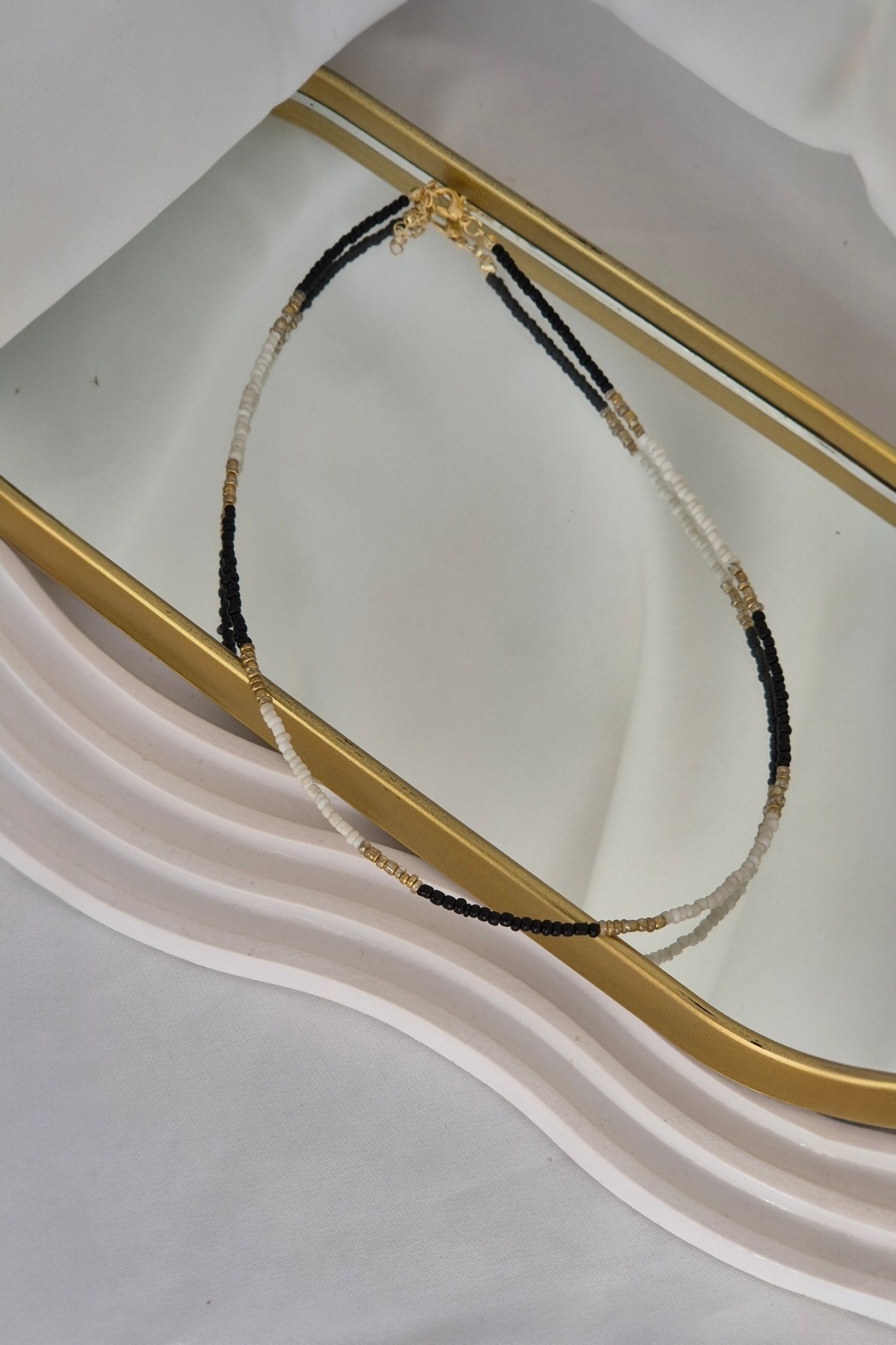 Boncuk Kolye Siyah Beyaz Gold