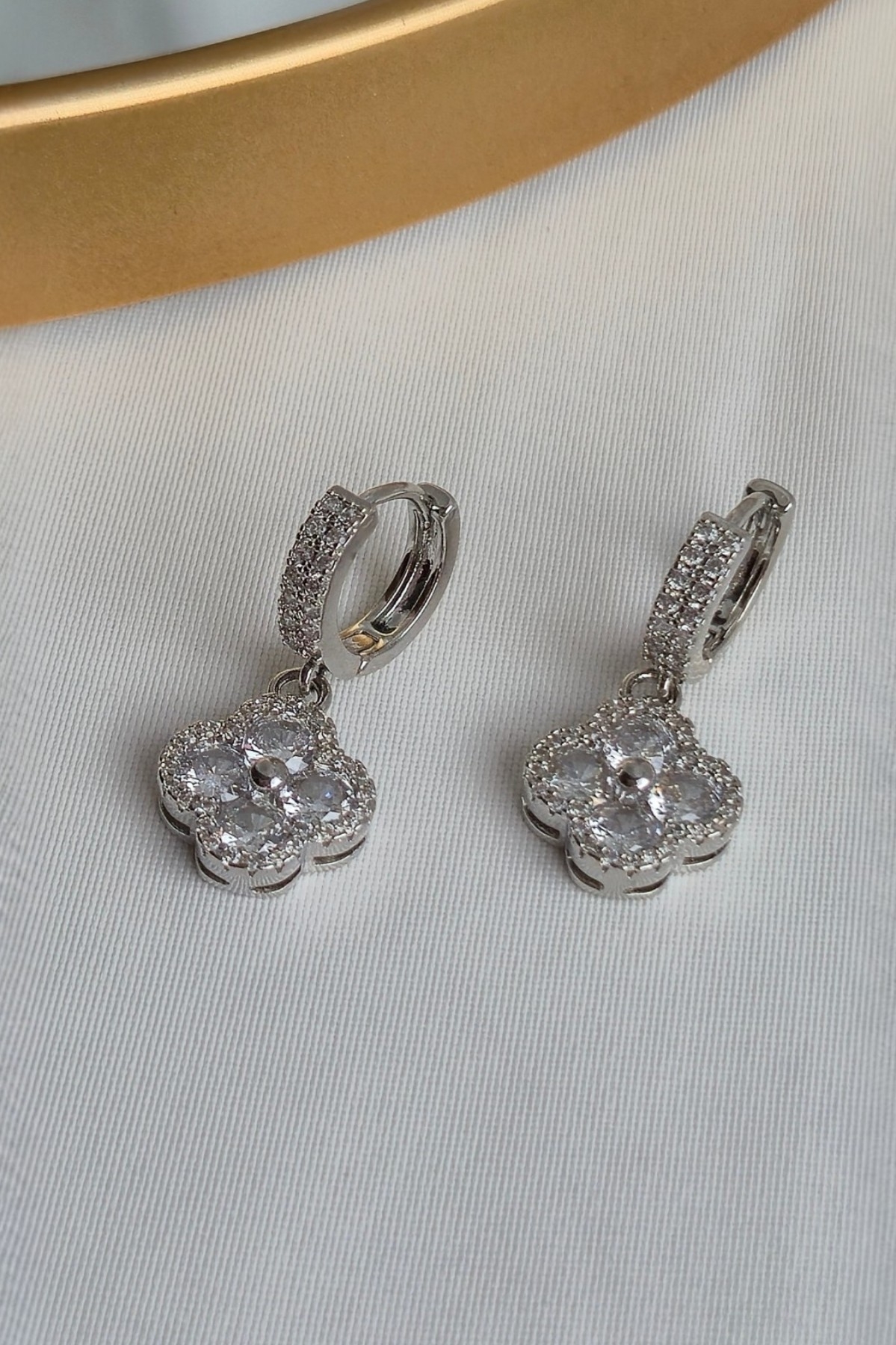 Yonca Gümüş Pırlanta Küpe