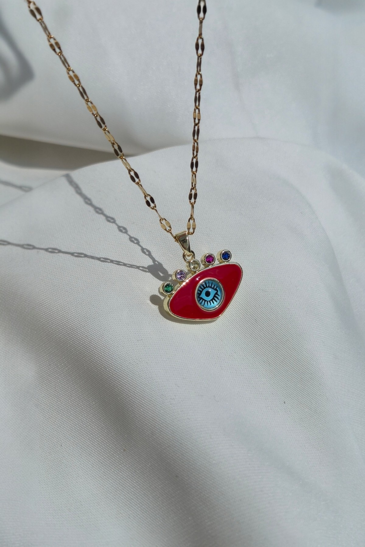 Kırmızı Göz Çelik Kolye
