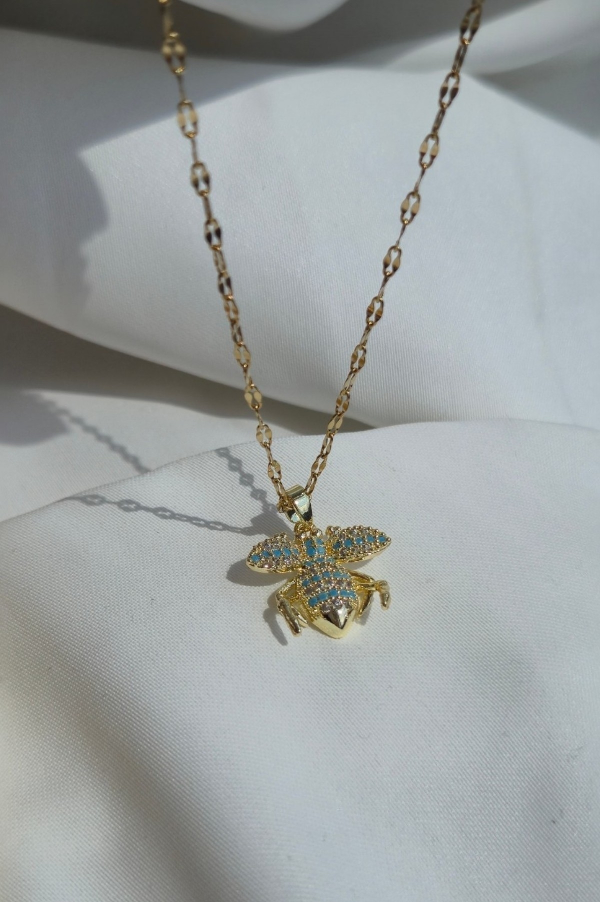 Mavi Taşlı Arı Çelik Kolye